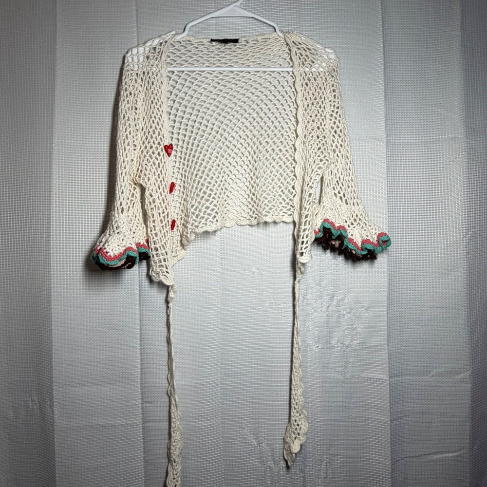 Sydney Easton Crochet Shrug XS Cream Heart Button‎ Ruffle Cuff